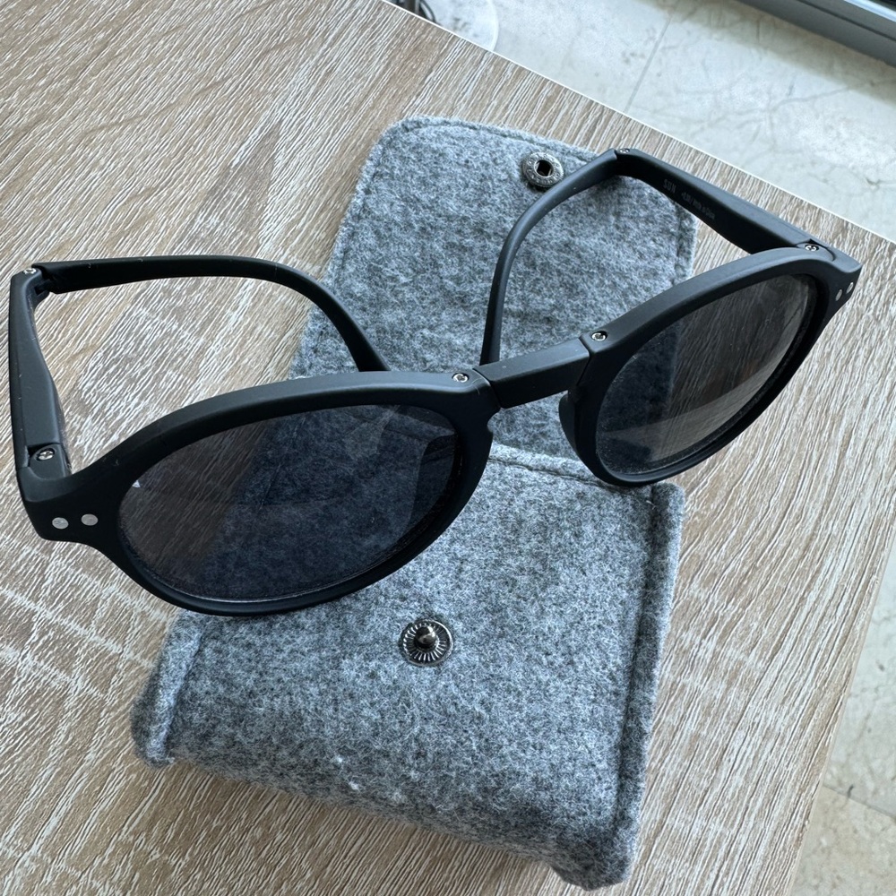Izipizi foldable black sunglasses